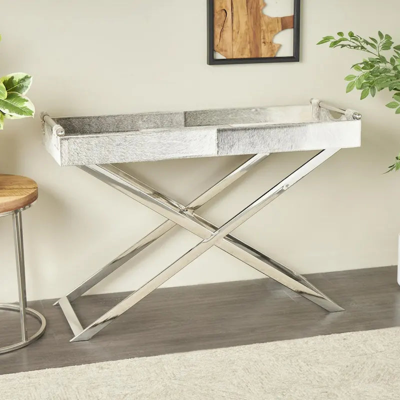 Tavolino d'appoggio laterale con vassoio in pelle e gambe e maniglie diagonali argentate - Grigio