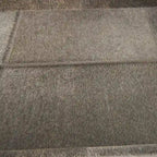 Tavolino d'appoggio laterale con vassoio in pelle e gambe e maniglie diagonali argentate - Grigio