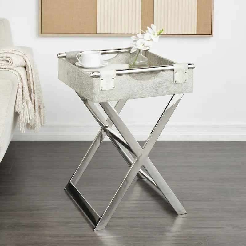Tavolino d'appoggio laterale con vassoio in pelle e gambe e maniglie diagonali argentate - Grigio